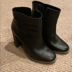 Steve Madden ankle black boot